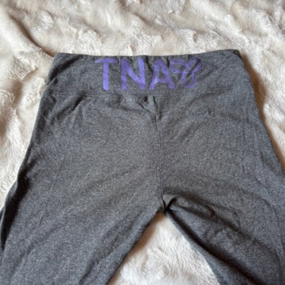 TNA Artizia Grey Leggings Spiral Logo Ladies Size Medium - Picture 8 of 14